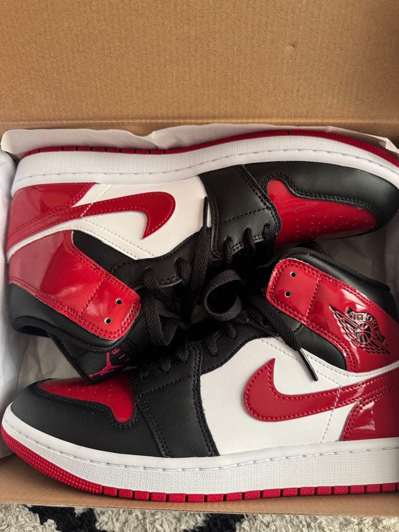 Nike Air Jordan 1 赤黒ハイカットスニーカー