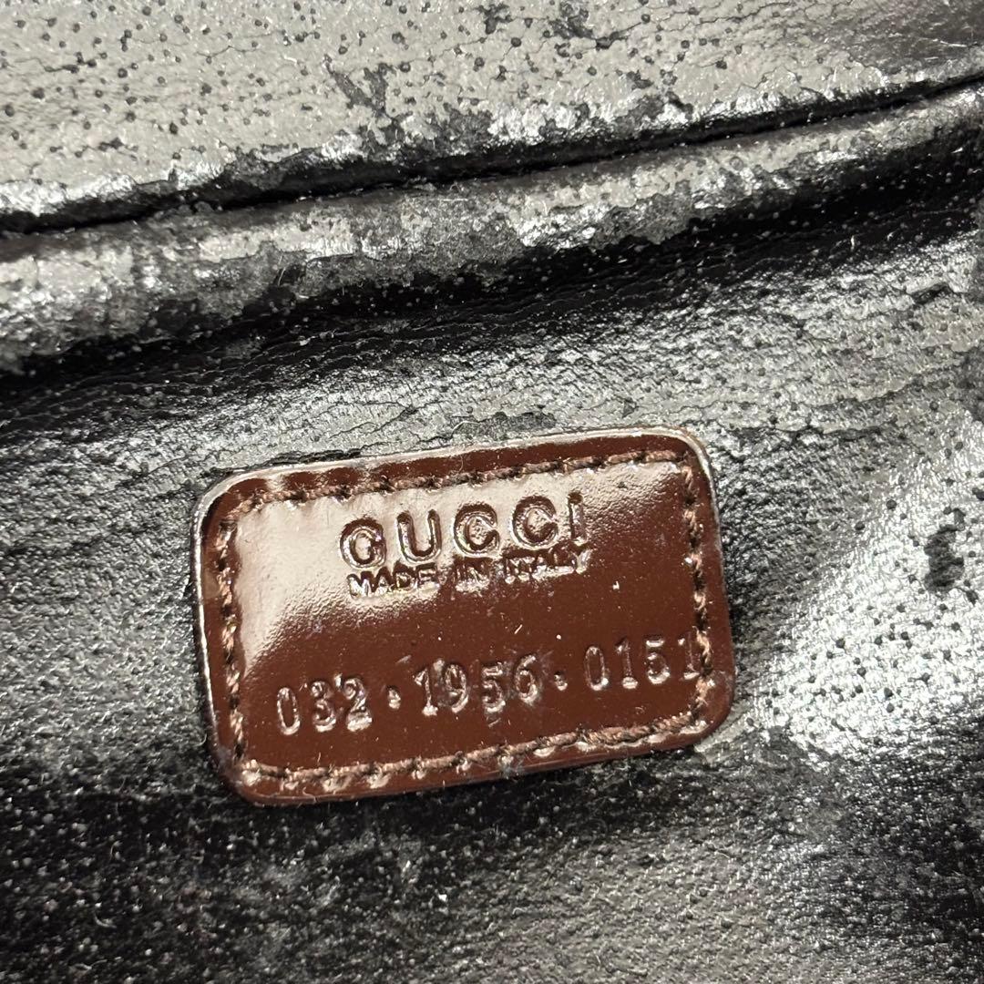 良品　グッチ　バニティバッグ　メイクバッグ　収納　エナメル　ロゴ　ブラウン