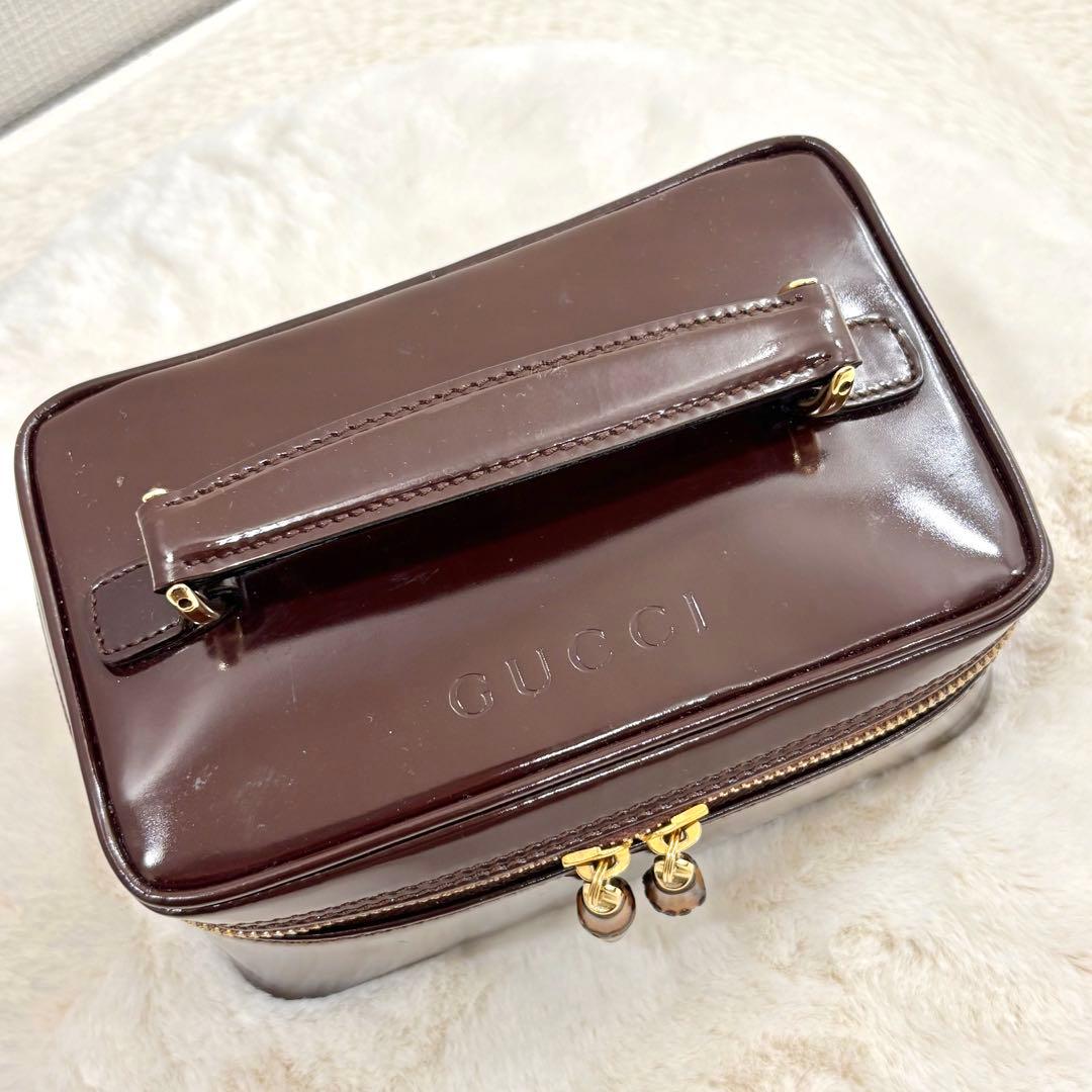 良品　グッチ　バニティバッグ　メイクバッグ　収納　エナメル　ロゴ　ブラウン