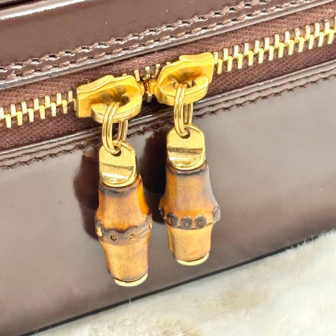 良品　グッチ　バニティバッグ　メイクバッグ　収納　エナメル　ロゴ　ブラウン