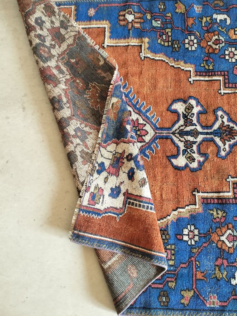 ブラウンとロイヤルブルーのヴィンテージトルコラグ　No.726