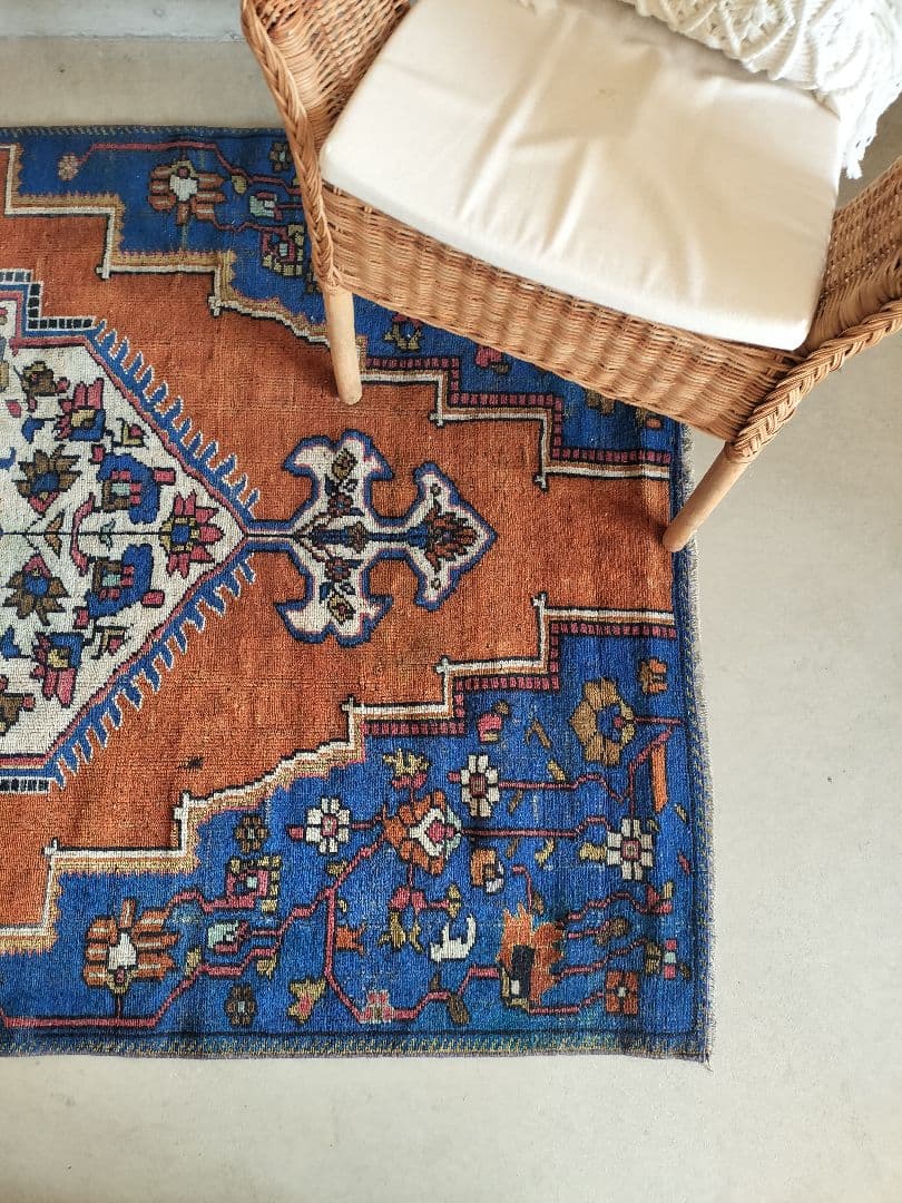 ブラウンとロイヤルブルーのヴィンテージトルコラグ　No.726