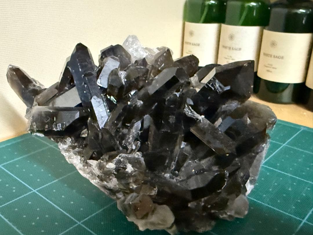 黒水晶 モリオン 原石　1756g