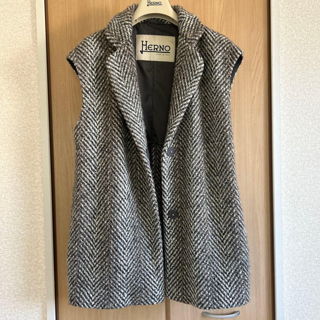 Herno ヘリンボーンノースリーブベスト