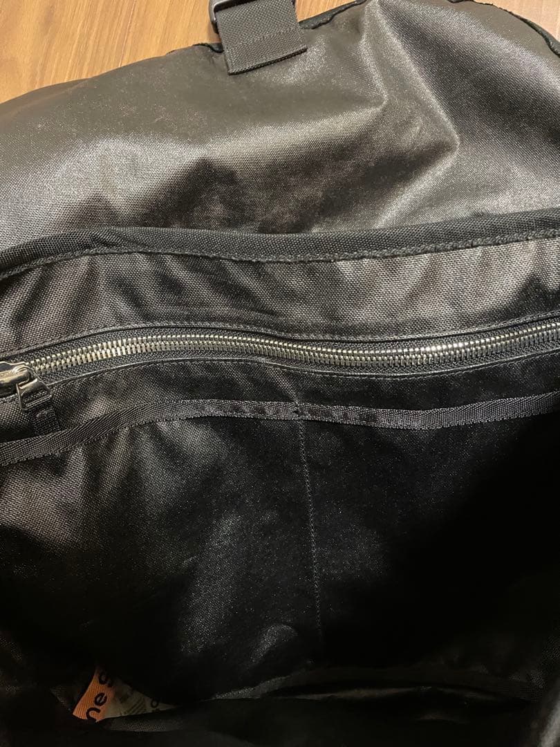 acne studiosメッセンジャーバッグ