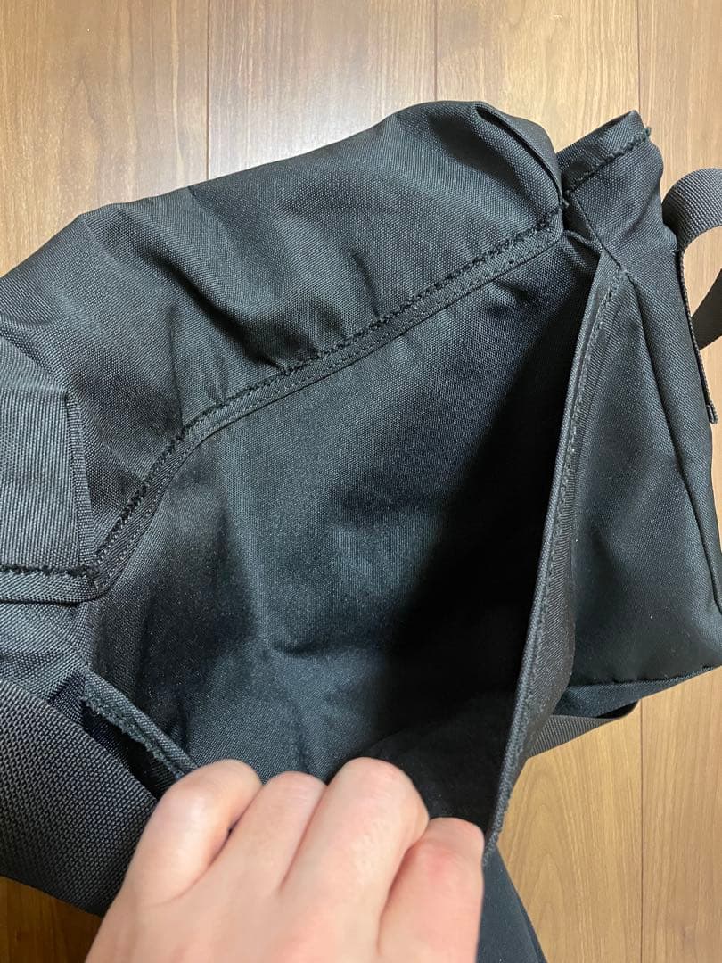 acne studiosメッセンジャーバッグ