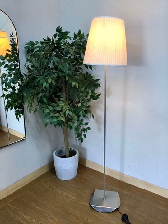 管122☆フロアーランプ☆スタンドライト☆踏みスイッチ