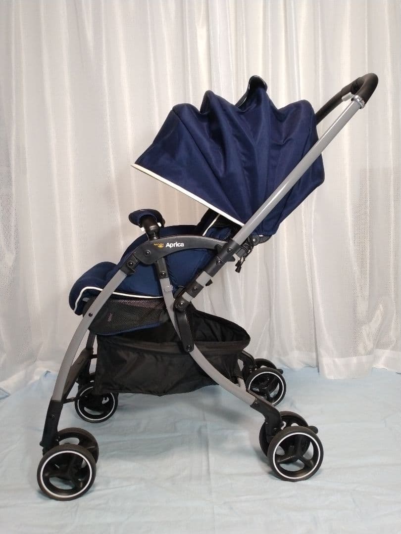 【美品】　Aprica 　ラクーナ ソファークッション　オート4輪　両対面式