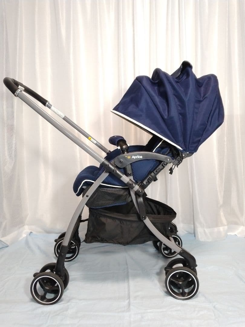 【美品】　Aprica 　ラクーナ ソファークッション　オート4輪　両対面式