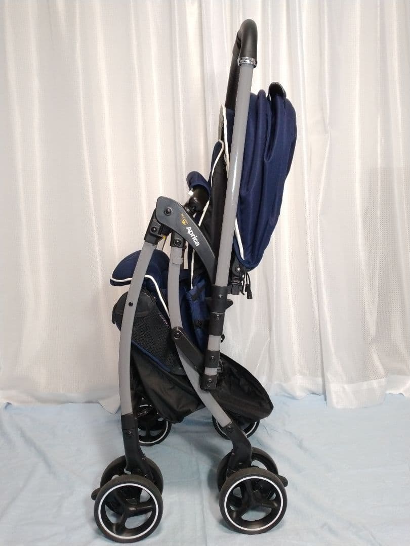 【美品】　Aprica 　ラクーナ ソファークッション　オート4輪　両対面式