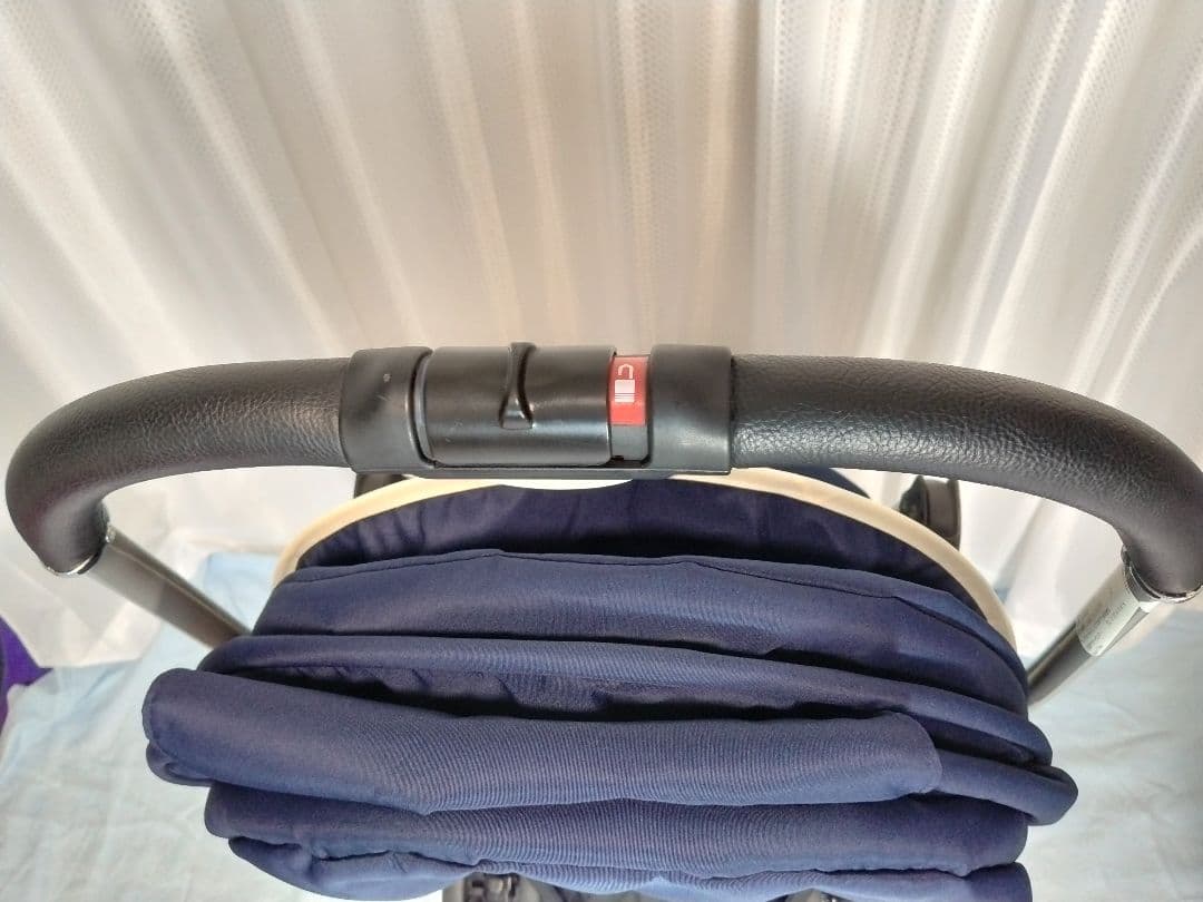 【美品】　Aprica 　ラクーナ ソファークッション　オート4輪　両対面式