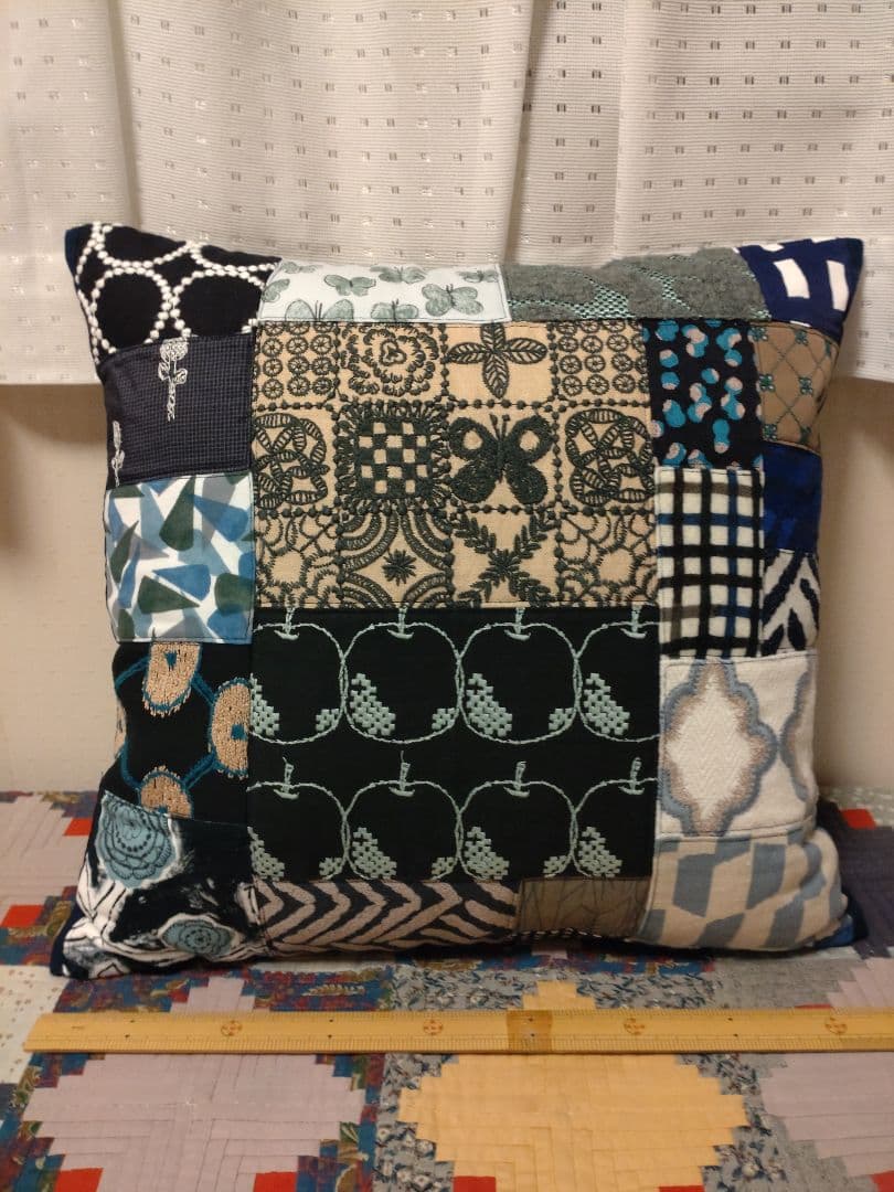 ミナペルホネンハンドメイド☆端切れ合わせのクッションカバー・ヌードクッション付き