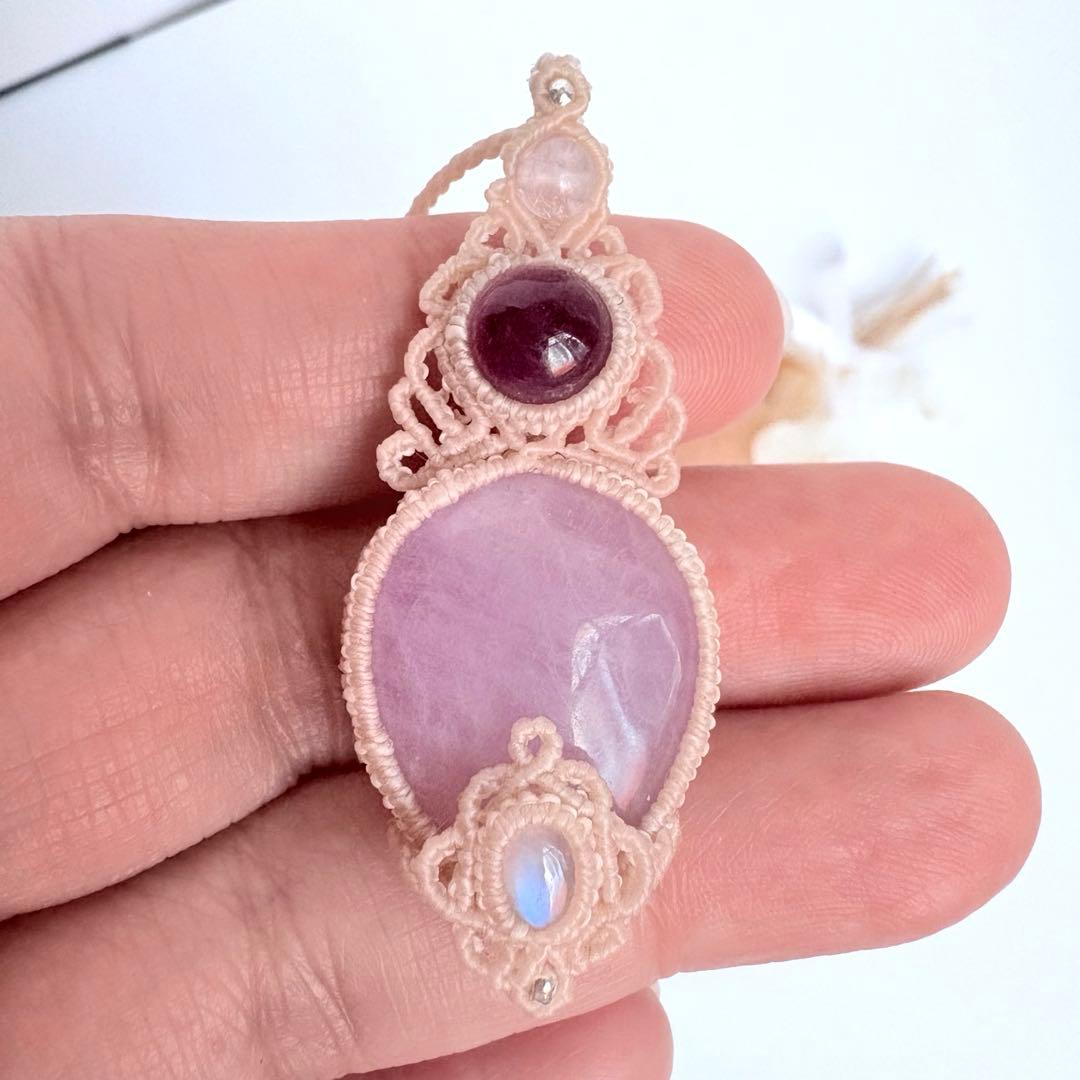 ♡新春sale♡クンツァイト×アメジスト×ムーンストーンのマクラメネックレス