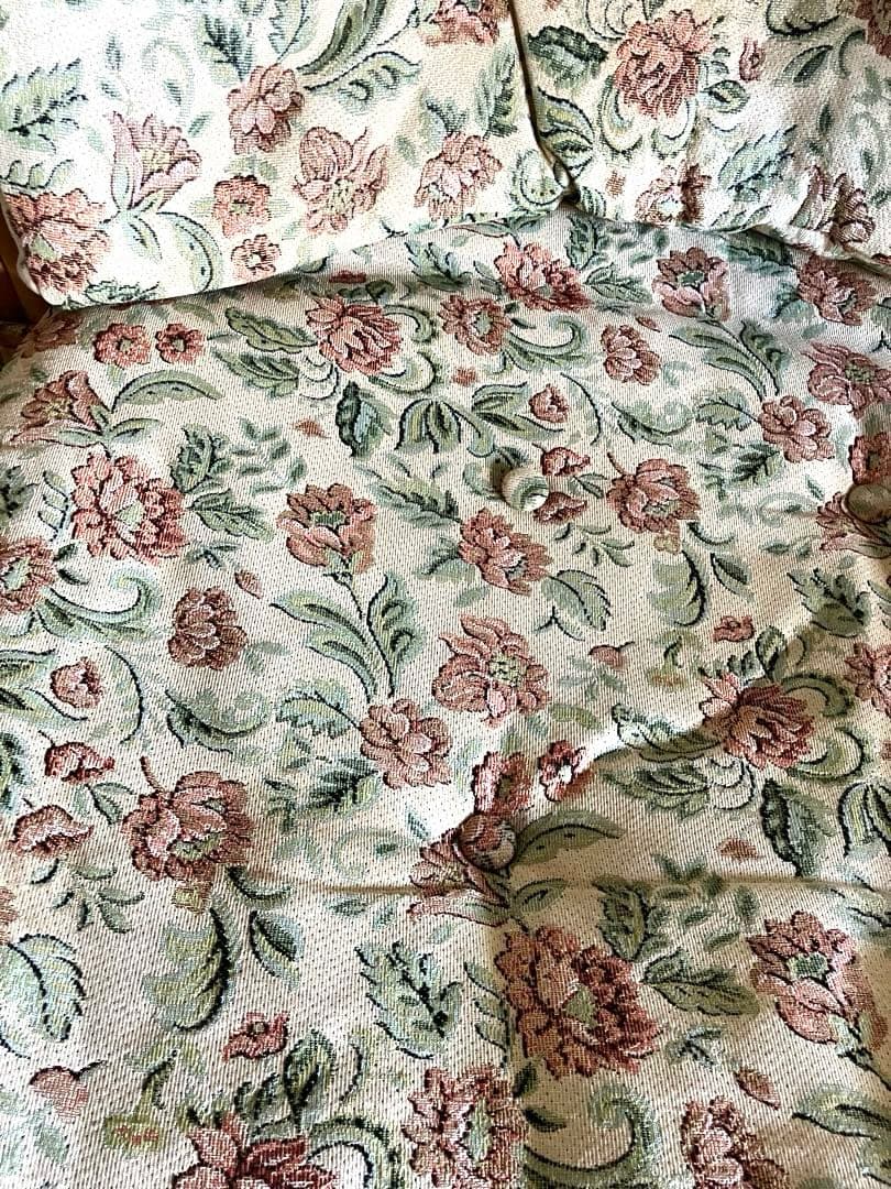 《座面が広い》ラタン 回転椅子　花柄クッション