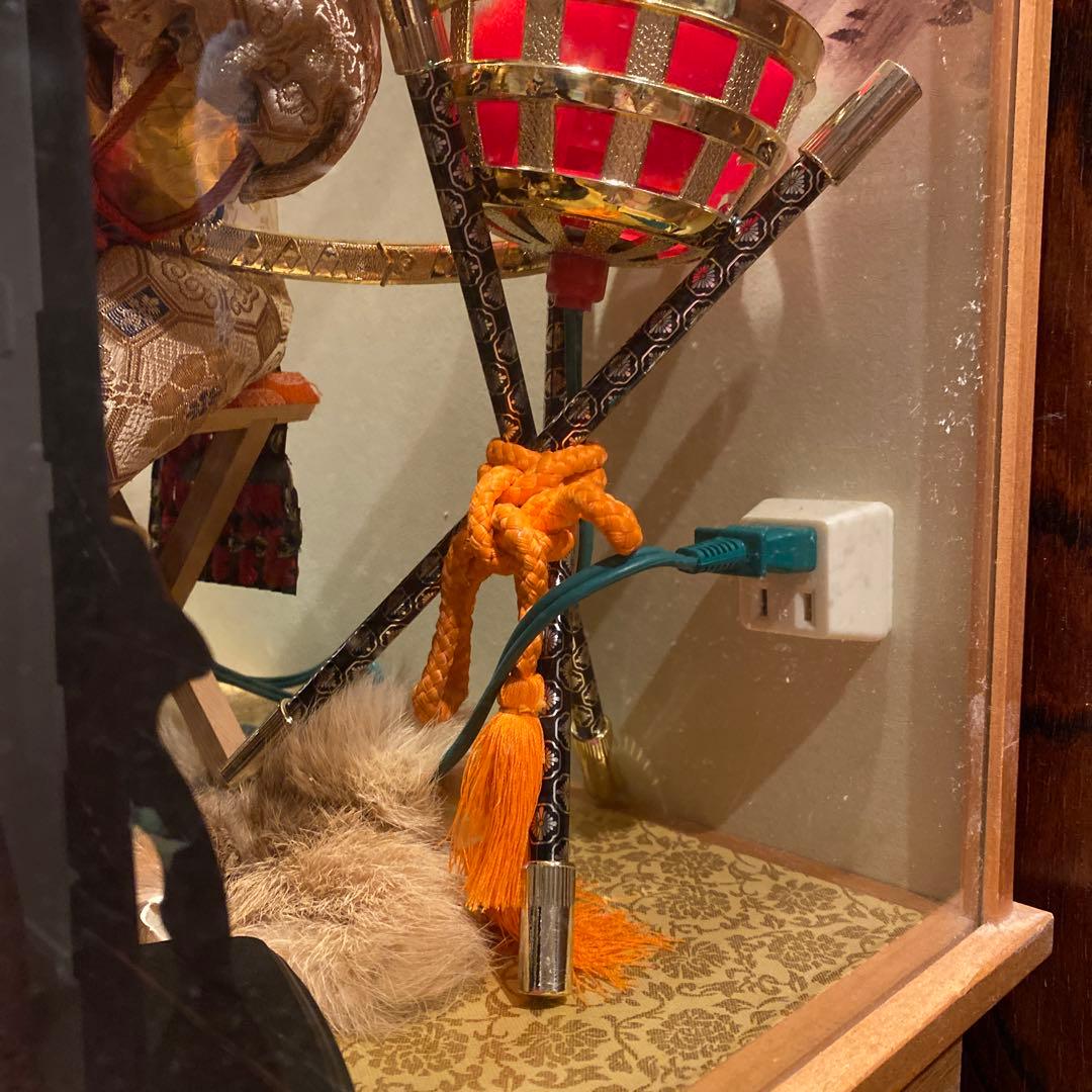 五月人形 武士の装束 金色の兜　若武者　兜　鎧　ガラスケース