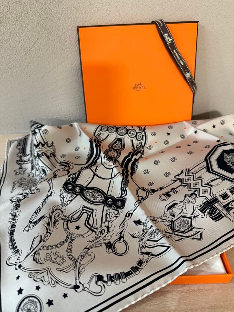 【新品未使用】 エルメス シルクバンダナ　ブリッド・エ・デスタン