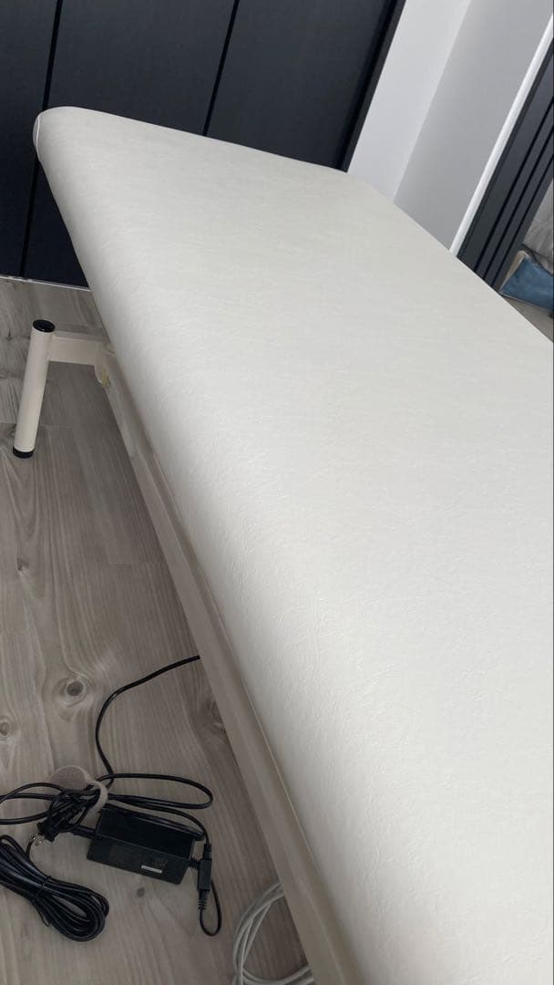 【最終値下げ】美品　高田ベッド　電動昇降式ベッド　施術ベッド　幅70cm