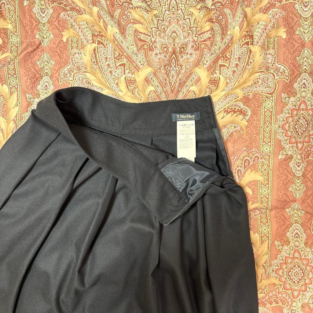 【新品未使用】S MAX MARA プリーツスカート 紺色 ブローチ付き