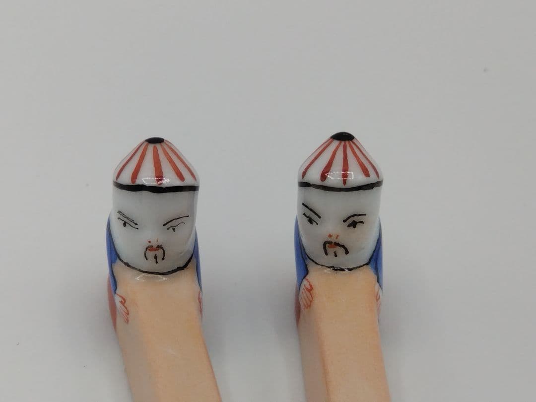 HEREND　マンダリン　 ナイフレスト&箸置き　2本陶器製 唐子人形装飾