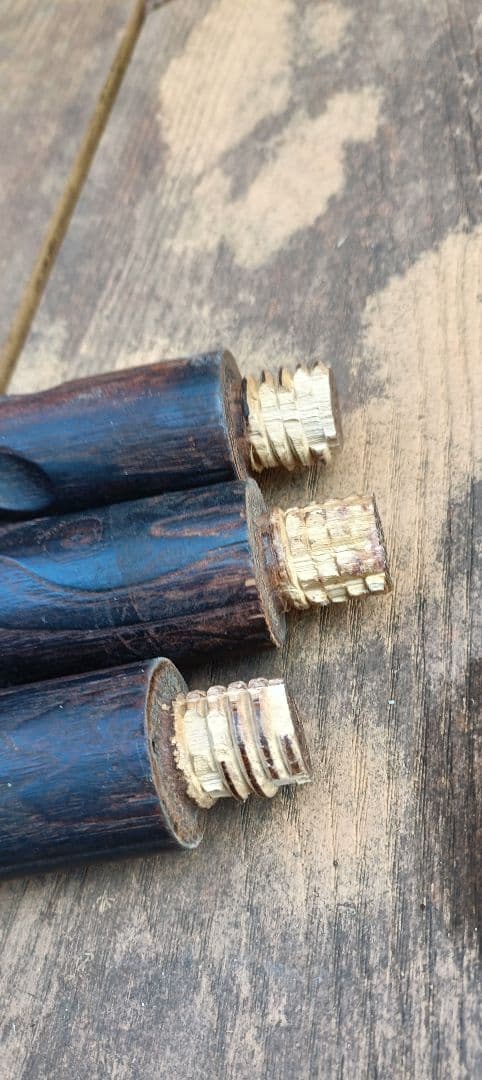 スペイン製　木製彫刻装飾サイドテーブル　羊飼いの椅子　シェファードチェア　セット