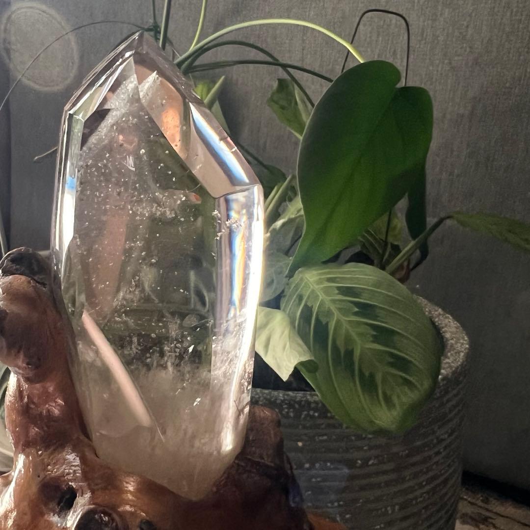 ファントムクォーツ　木製台座付き