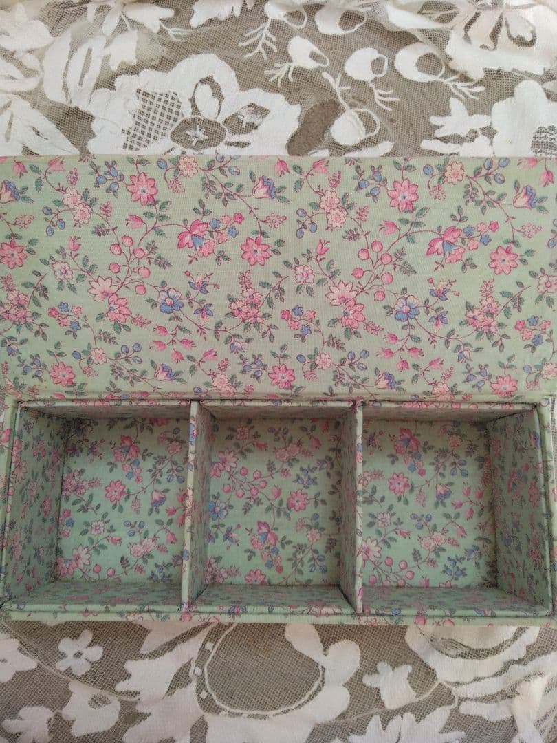 1点モノ★カルトナージュの花柄ボックス★ヨーロッパアンティーク箱フラワープリント