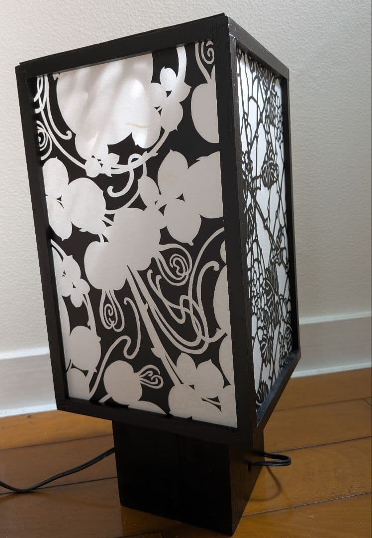 花柄透かしデザイン　間接照明 テーブルランプ