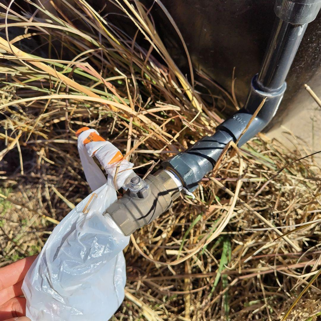 美品 飲用水 業務用 大型 貯水タンク 2500Lミネラルウォーター バルブ付き