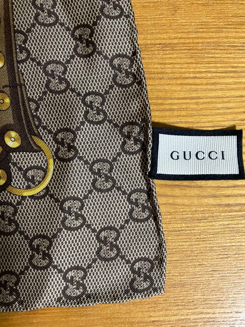 GUCCI 大判シルクスカーフ 花柄 クラシック　ヴィンテージ調