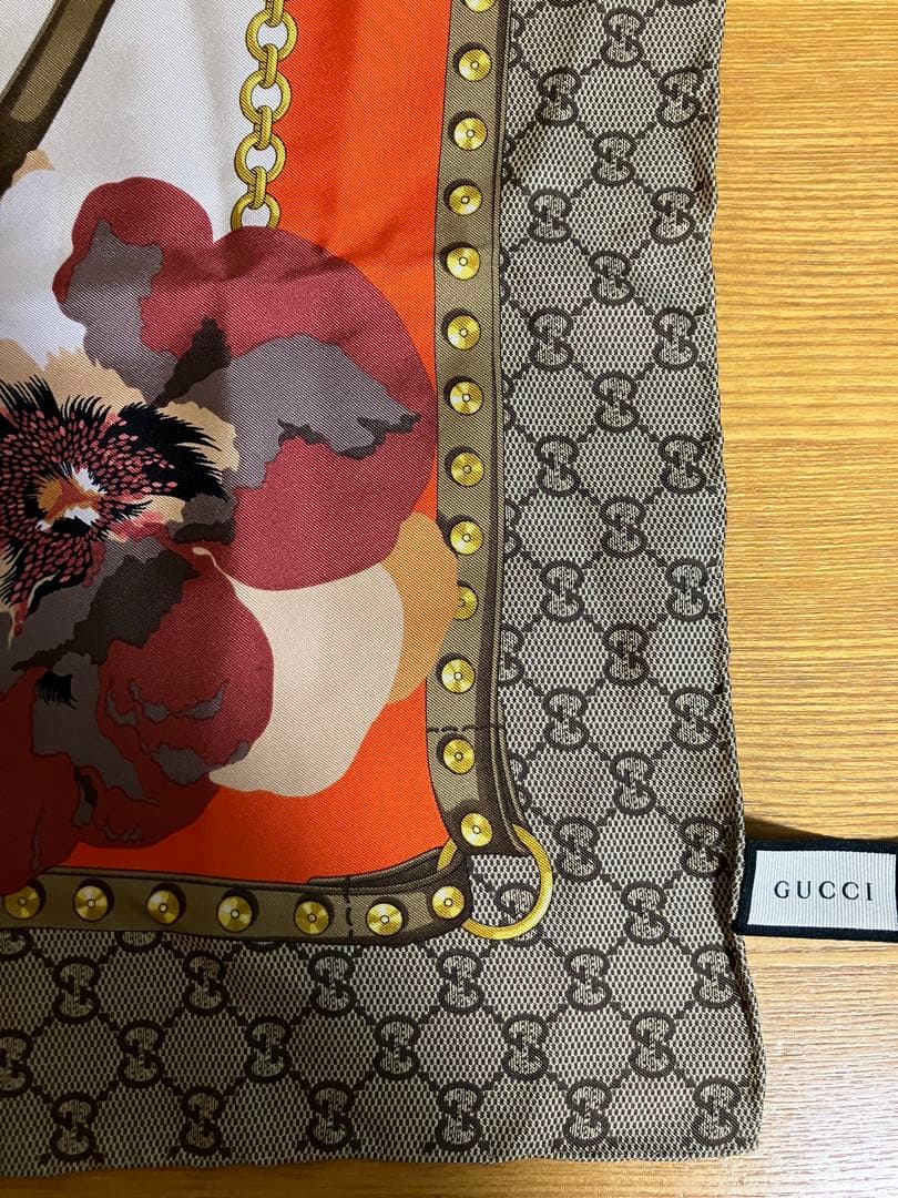 GUCCI 大判シルクスカーフ 花柄 クラシック　ヴィンテージ調
