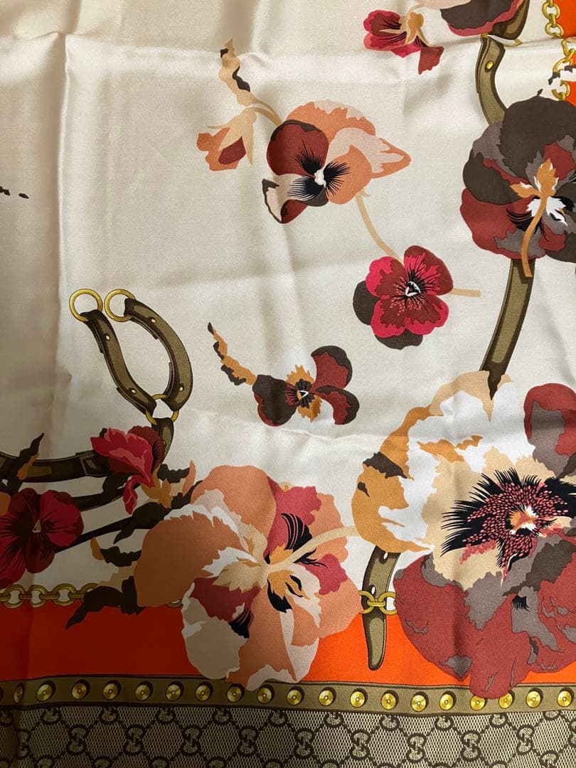 GUCCI 大判シルクスカーフ 花柄 クラシック　ヴィンテージ調