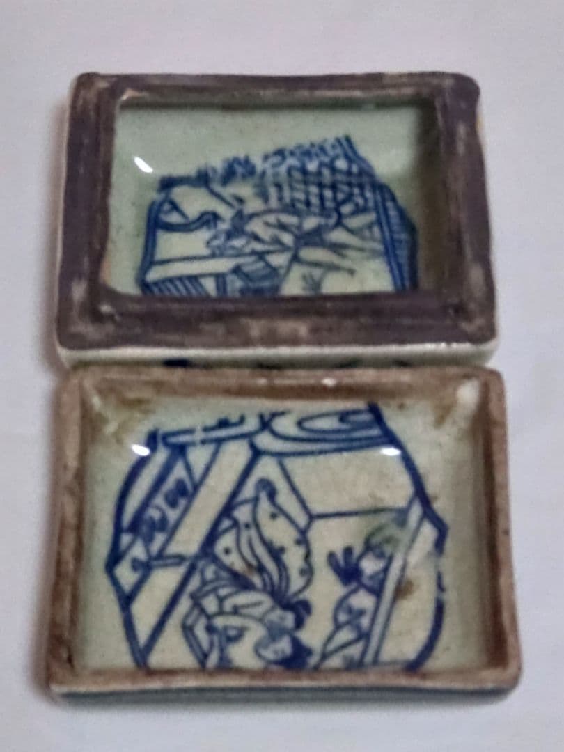 中国美術　古物　骨董　大清雍正年製　唐子文　　青磁染付　蓋物　香合？　春画