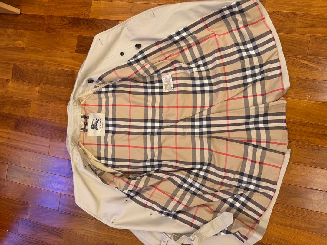 バーバーリー　ライトベージュ トレンチコート ダブルブレスト