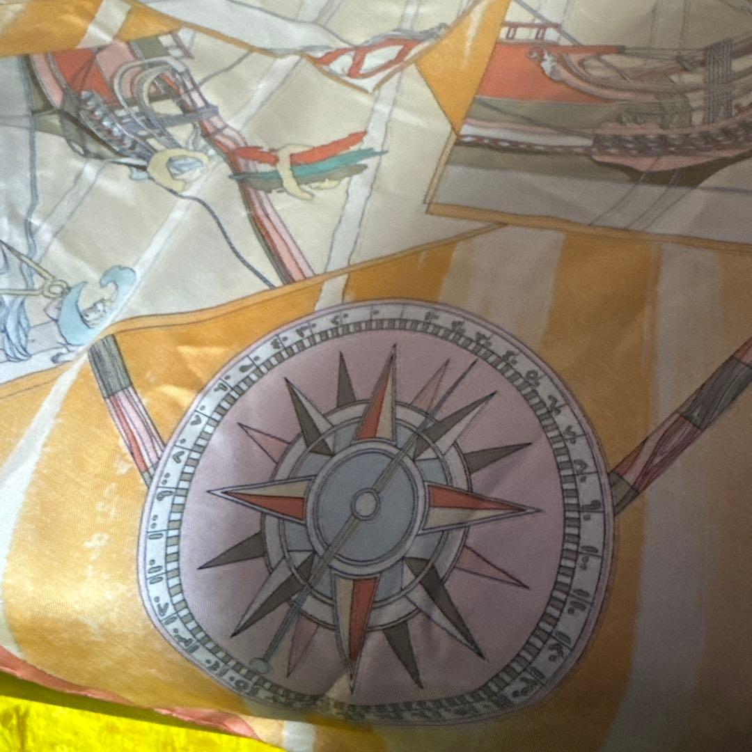 ケ*ン様 HERMESの大盤スカーフ/シルク素材