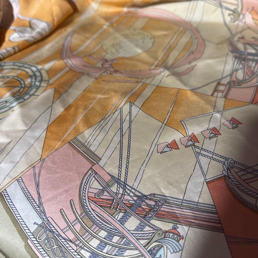 ケ*ン様 HERMESの大盤スカーフ/シルク素材