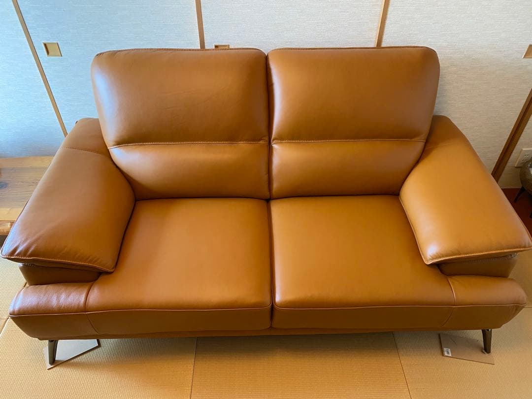 新品並　本革　2人掛けソファ　キャメル色