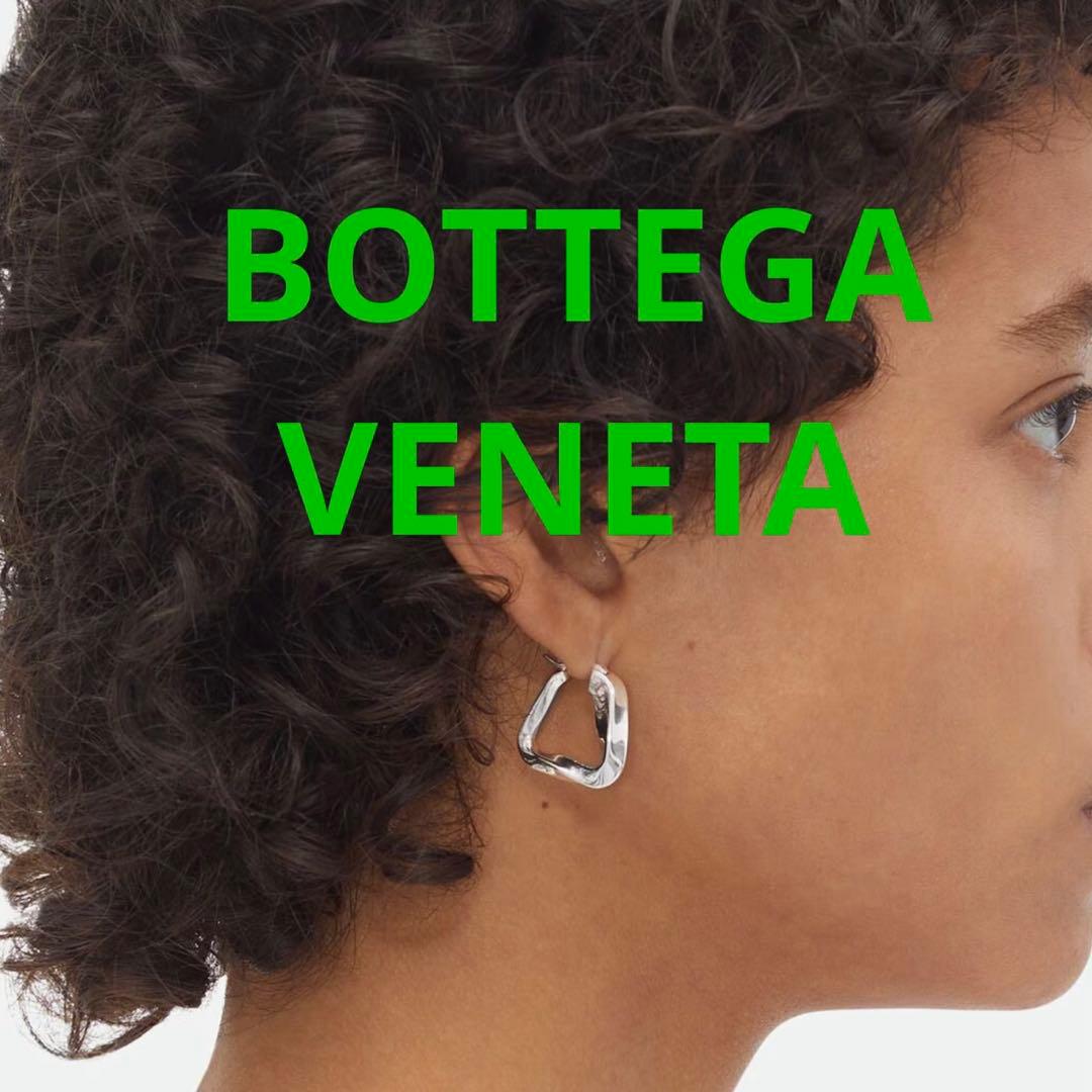 Bottega Veneta✨ツイストトライアングルフープピアス　スモール