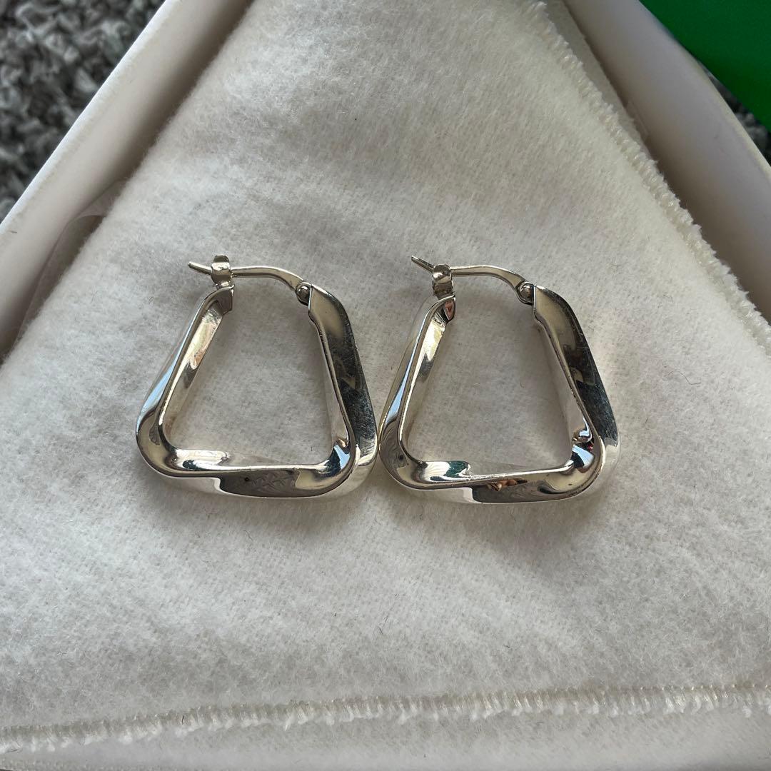 Bottega Veneta✨ツイストトライアングルフープピアス　スモール