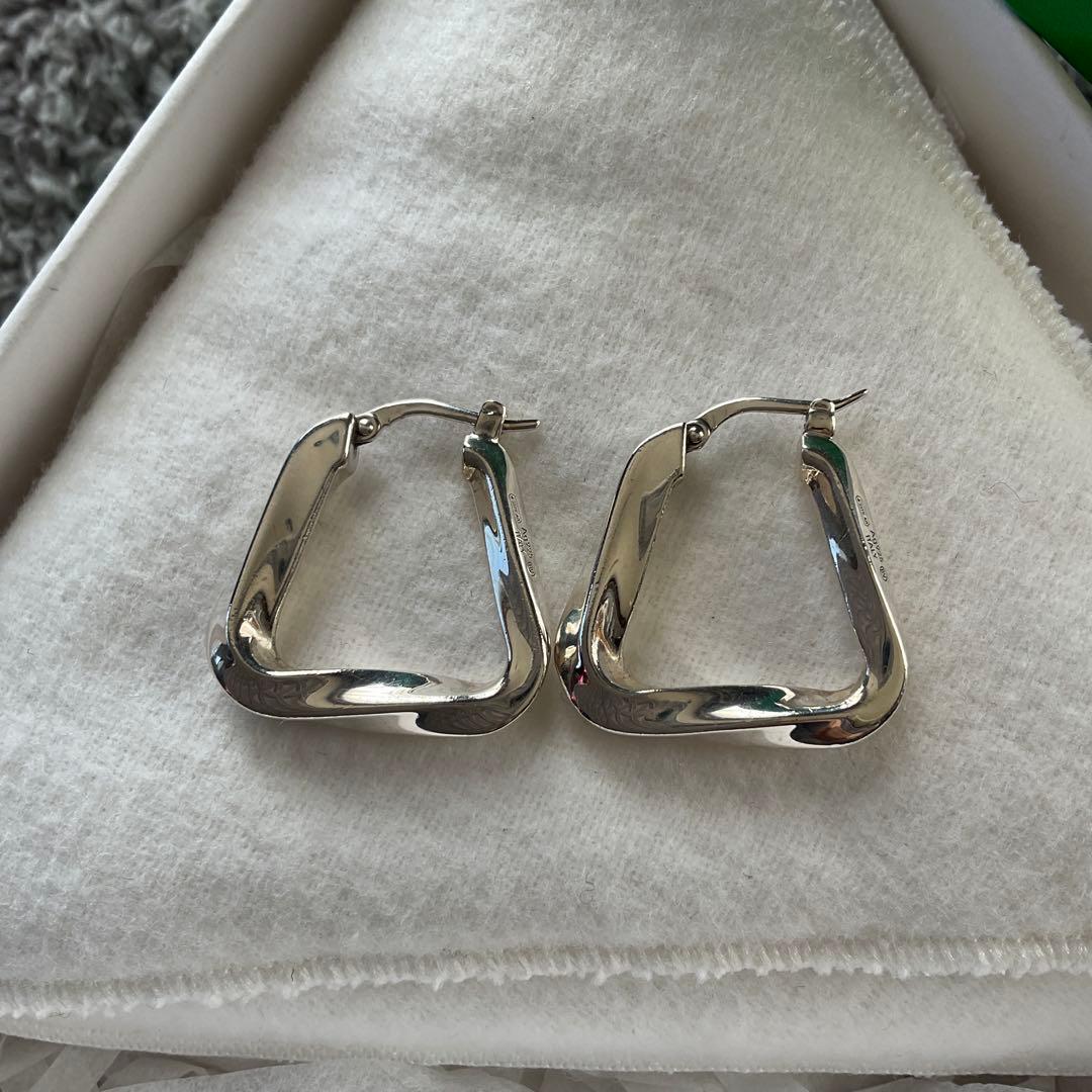 Bottega Veneta✨ツイストトライアングルフープピアス　スモール