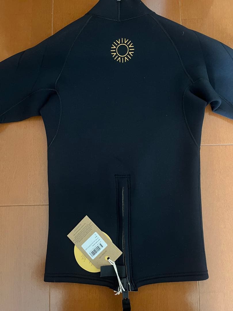 Rhythm ブラック タッパー バックジッパー付き