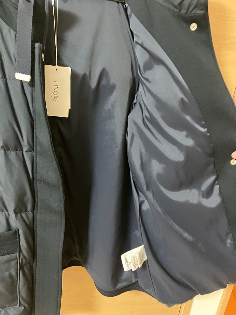 ピノーレ　フード付きダークネイビーダウンジャケット