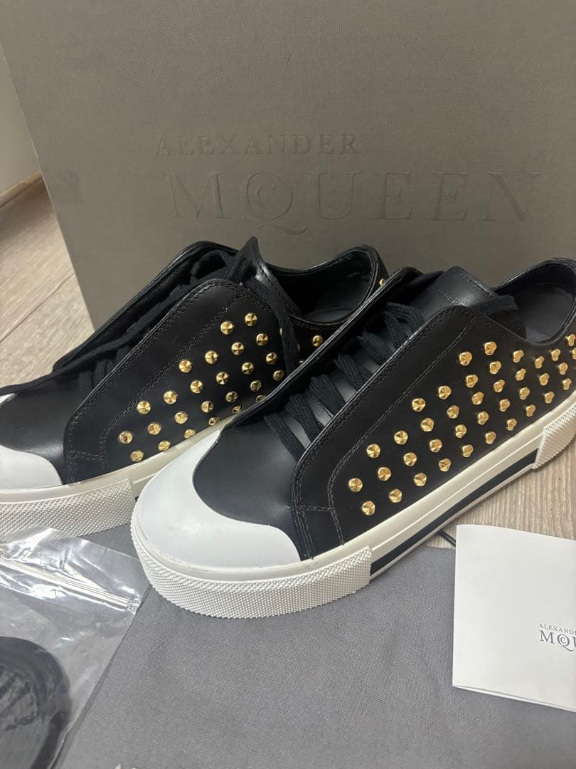 アレキサンダー・マックイーン スタッズ付きプラットフォームスニーカー 24
