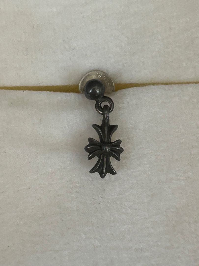 クロムハーツ　タイニークロスピアス