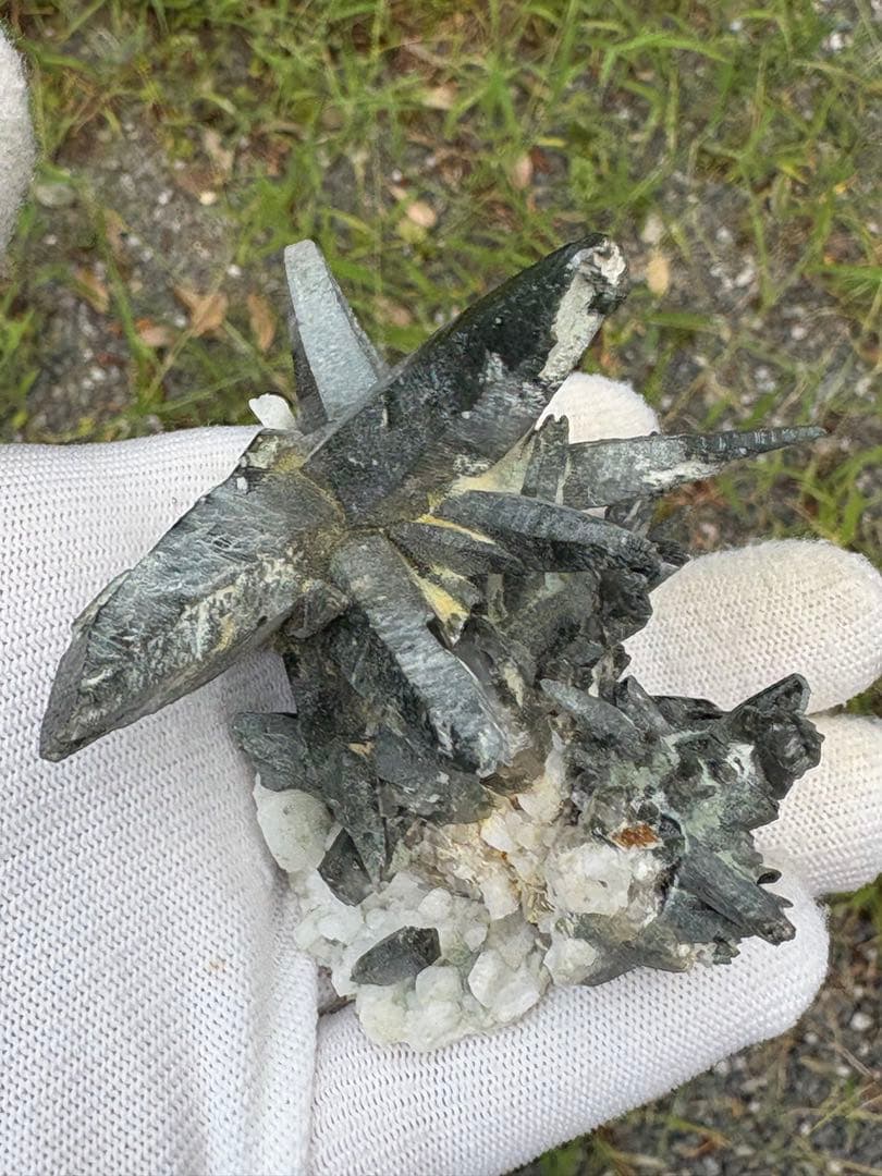 【匿名は発送】ガネッシュヒマール産 クローライト内包水晶