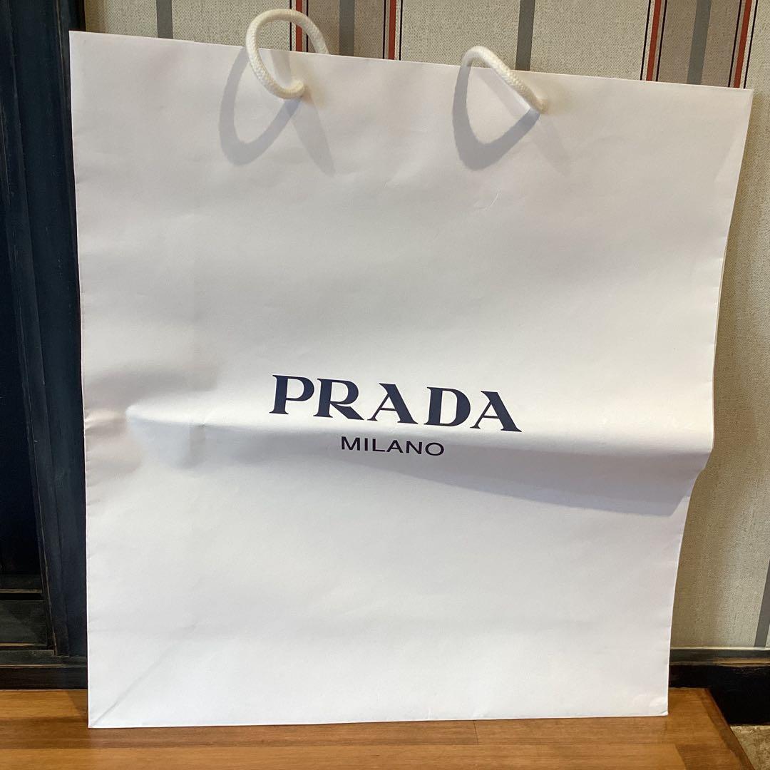 る*ん様 PRADA ブラック ダウンジャケット リアルファー付 42 紙袋付き