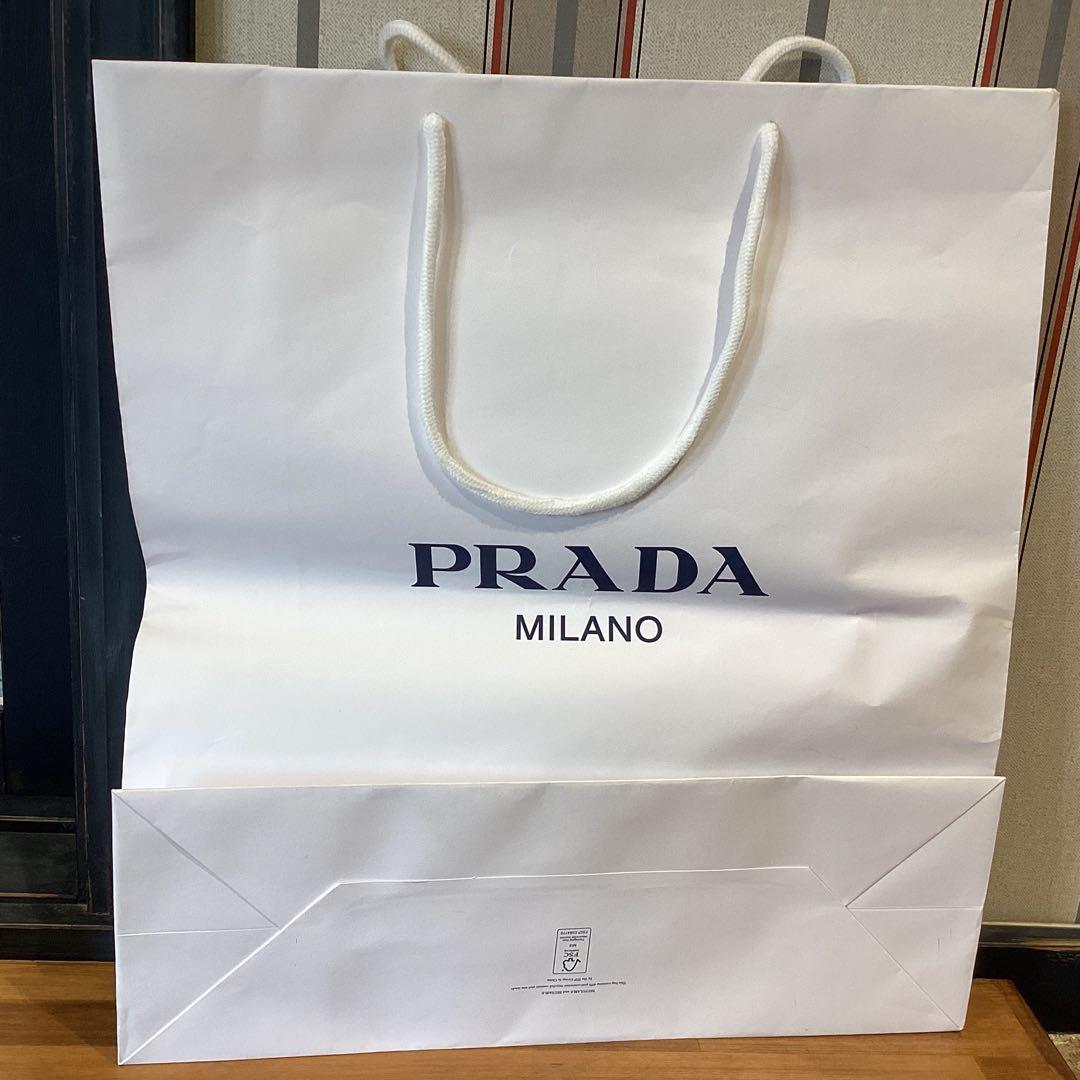 る*ん様 PRADA ブラック ダウンジャケット リアルファー付 42 紙袋付き