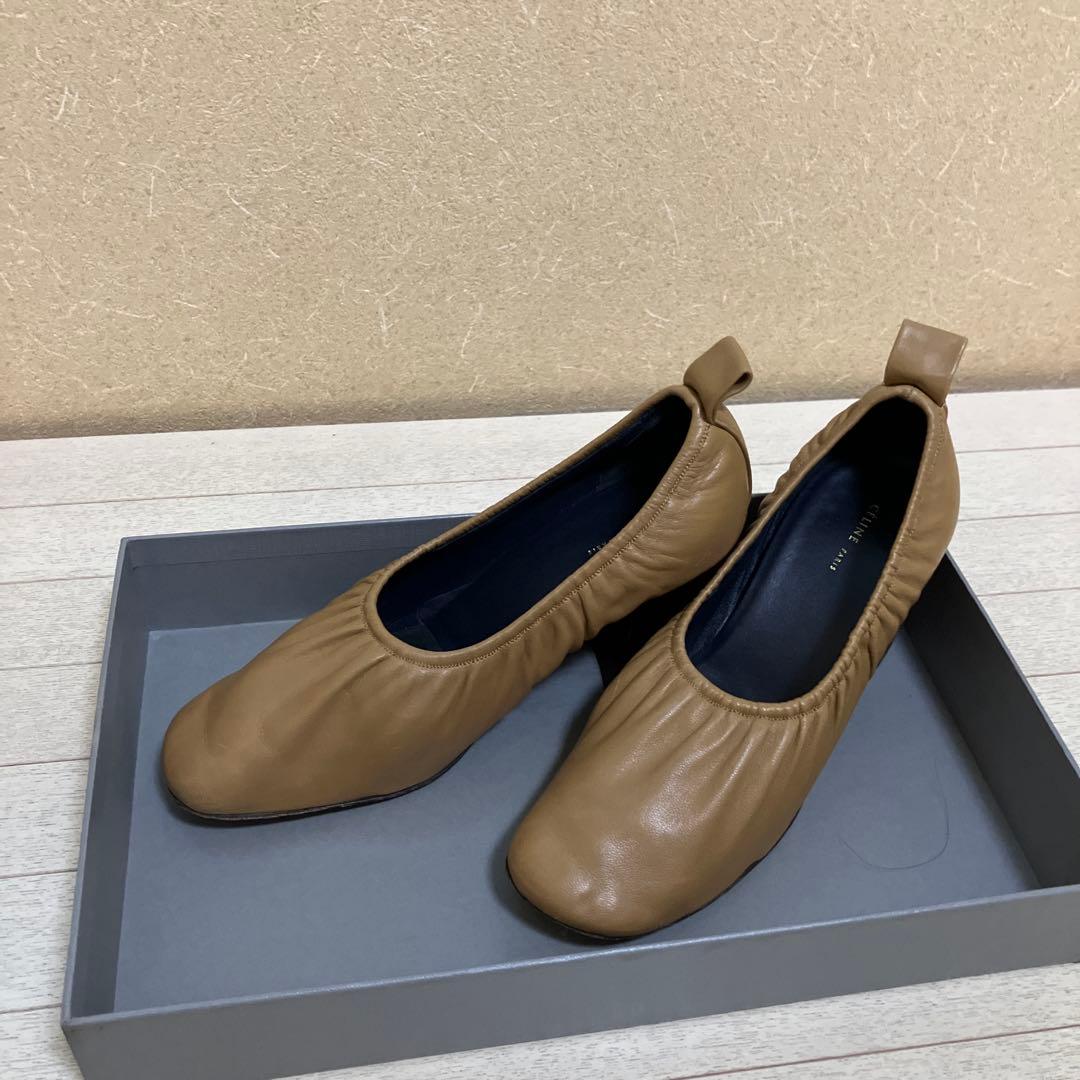 CÉLINE ベージュ レザー パンプス 中ヒール（フィービー期）