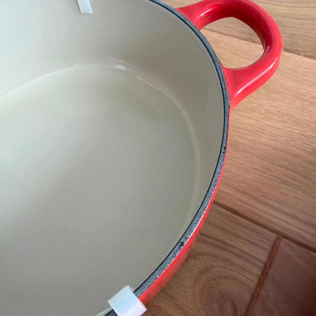 ル・クルーゼ　赤色 両手鍋 浅型 22cm 美品 匿名配送