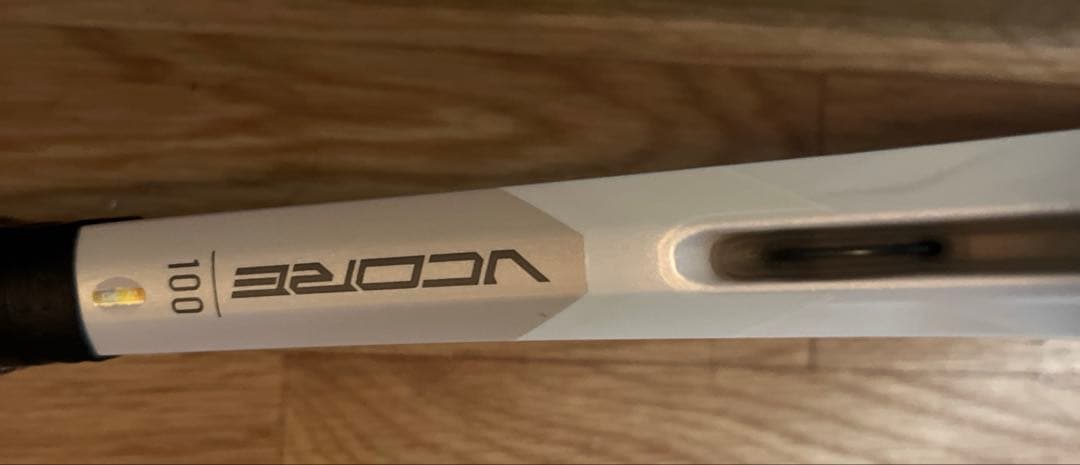 YONEX VCORE 100 硬式テニスラケット ガット:ポリツアープロ