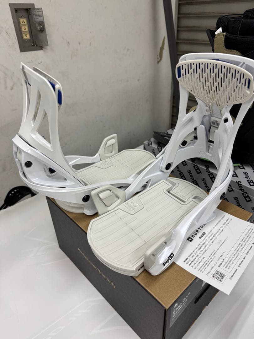 25年モデルBurtonステップオン　ジェネシス　Sサイズ